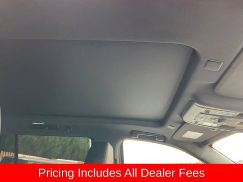 Used 2022 Chevrolet Tahoe Z71 w/ Luxury Package AWD/4WD image 11