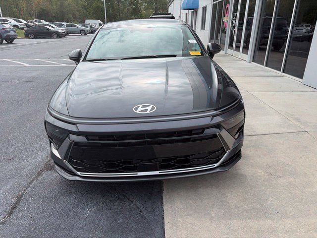 Used 2025 Hyundai Sonata SEL FWD image 2