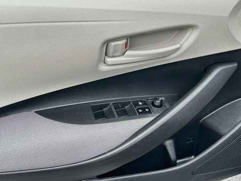 Used 2022 Toyota Corolla LE FWD image 17