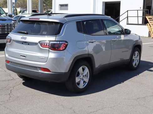 Used 2022 Jeep Compass Latitude image 10