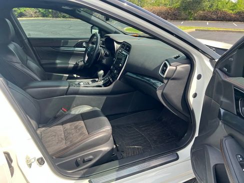 Used 2021 Nissan Maxima SR w/ Sport Mat Group FWD image 9