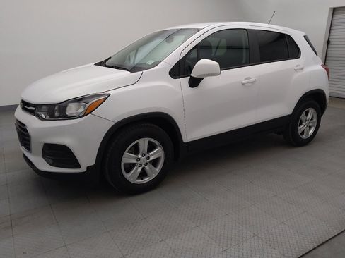 Used 2021 Chevrolet Trax LS w/ Tint and Cruise Package image 2