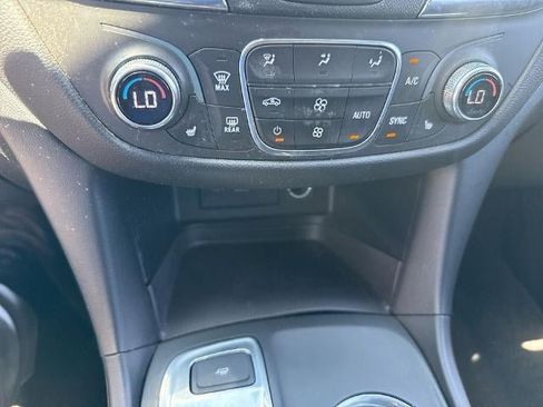 Used 2019 Chevrolet Equinox LT FWD image 11