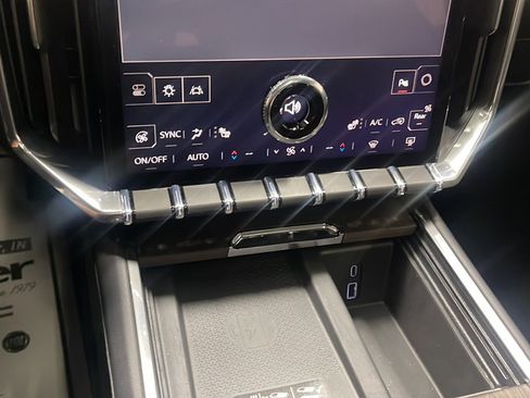 Used 2025 GMC Acadia Denali w/ Super Cruise Package FWD image 11