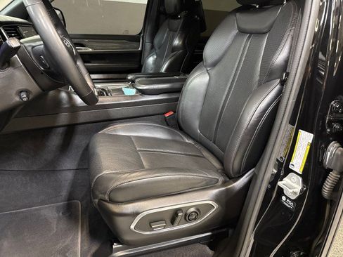 Used 2022 Jeep Wagoneer Series III w/ Rear Seat Video Group 1 image 17