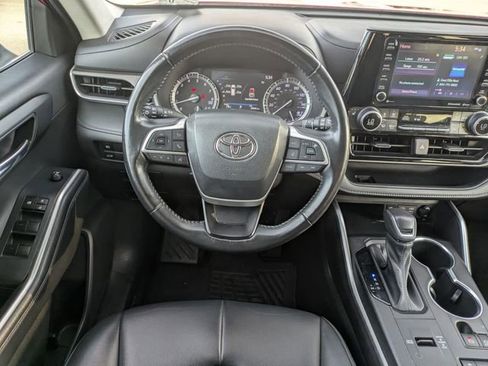 Used 2022 Toyota Highlander XLE image 19