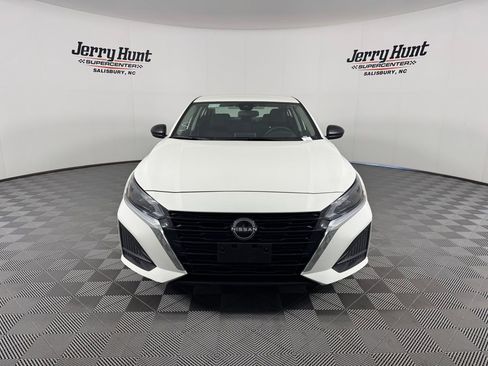 Used 2025 Nissan Altima 2.5 SV FWD image 9