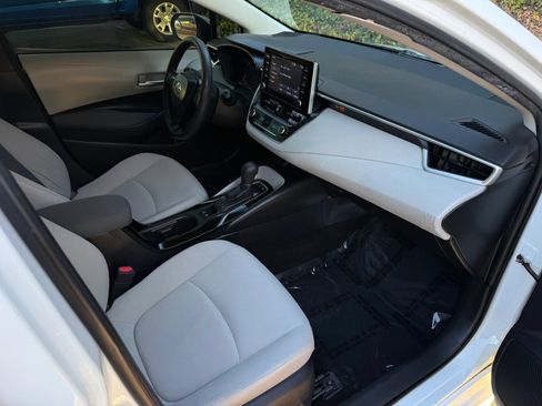 Used 2020 Toyota Corolla LE w/ Carpet Mat Package (TMS) FWD image 39