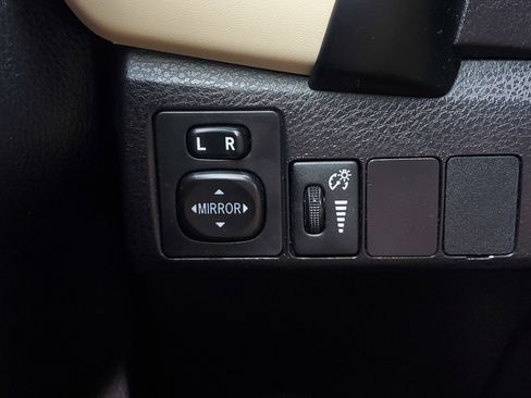 Used 2019 Toyota Corolla LE FWD image 28