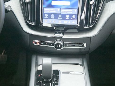 Certified 2025 Volvo XC60 B5 Plus AWD/4WD image 27
