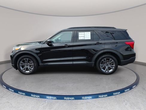 Certified 2023 Ford Explorer XLT w/ Equipment Group 202A AWD/4WD image 8