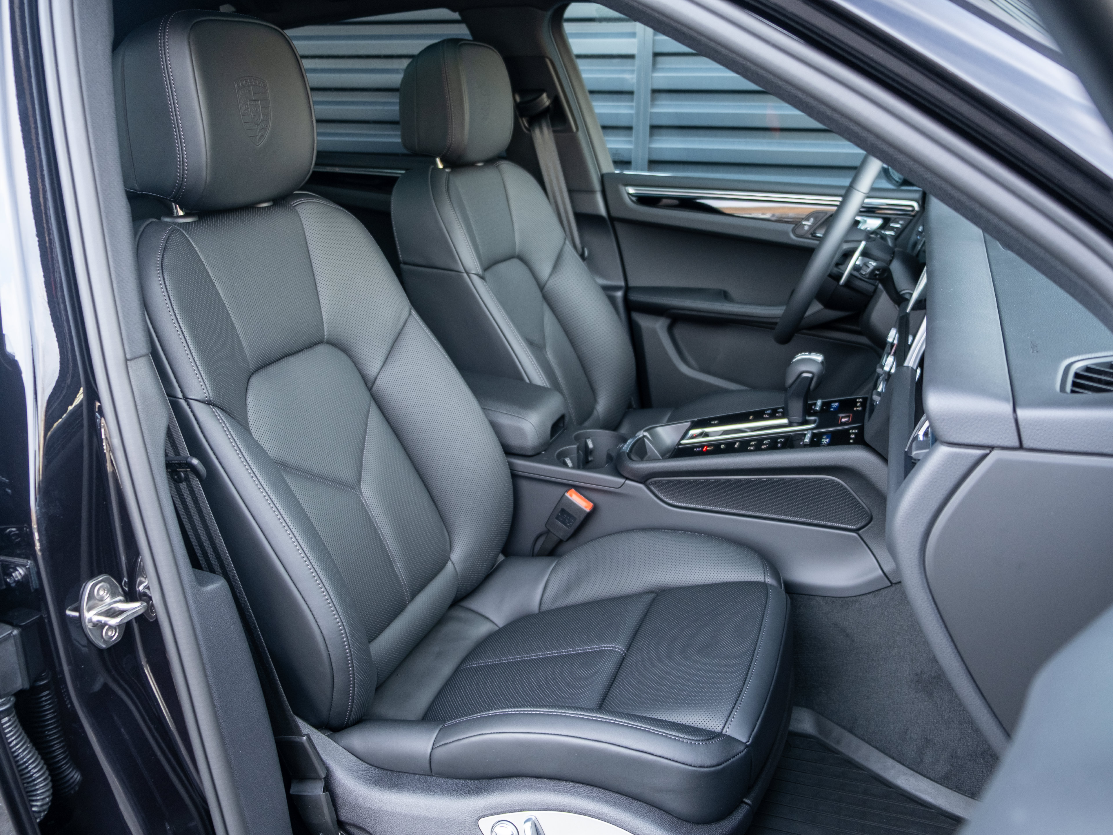 Certified 2026 Porsche Macan AWD/4WD image 38