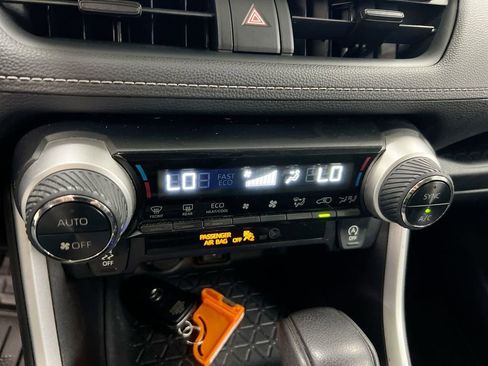 Used 2021 Toyota RAV4 XLE AWD/4WD image 11