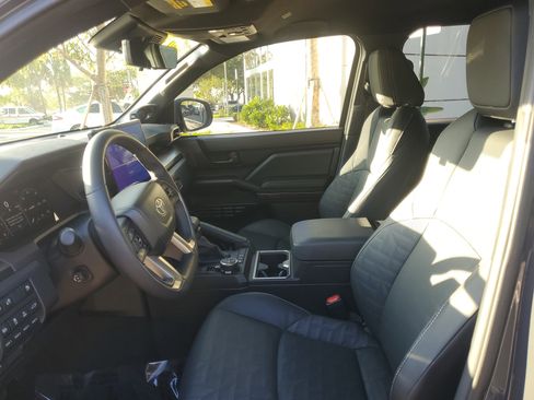 Used 2025 Toyota 4Runner TRD Off-Road Premium image 15