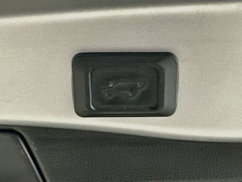 Used 2020 Toyota RAV4 XSE AWD/4WD image 38