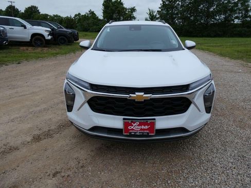 New 2026 Chevrolet Trax LT w/ LT Convenience Package FWD image 9