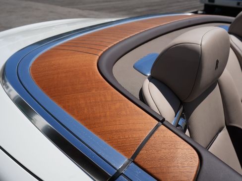 Used 2017 Rolls-Royce Dawn image 19