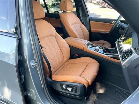 Used 2023 BMW X7 xDrive40i w/ M Sport Package AWD/4WD image 9