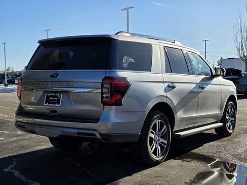 Used 2024 Ford Expedition Limited image 11