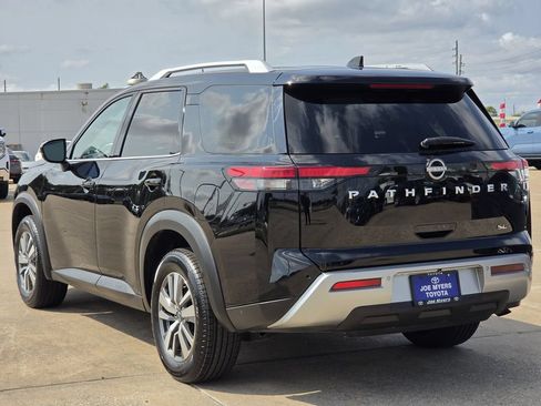 Used 2025 Nissan Pathfinder SL FWD image 7