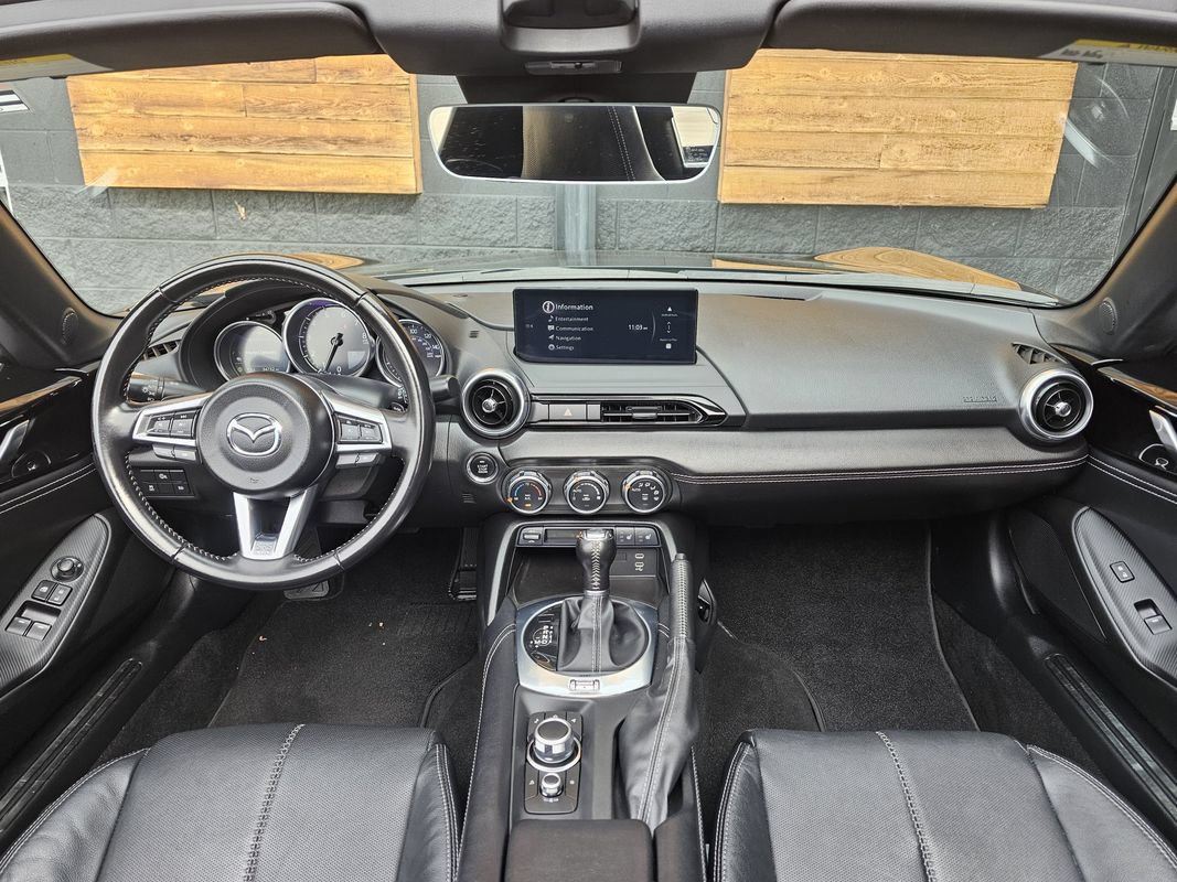 Used 2025 MAZDA MX-5 Miata RF Grand Touring RWD image 19