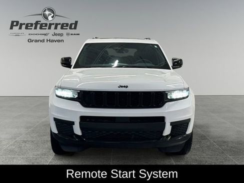 Used 2024 Jeep Grand Cherokee L Altitude image 13