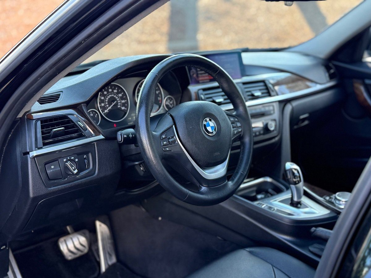 Used 2015 BMW 335i xDrive Sedan AWD/4WD image 9
