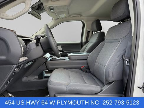 Used 2025 Ford Expedition Active AWD/4WD image 9