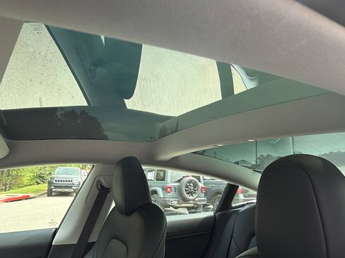 Used 2023 Tesla Model 3 Standard Range image 18