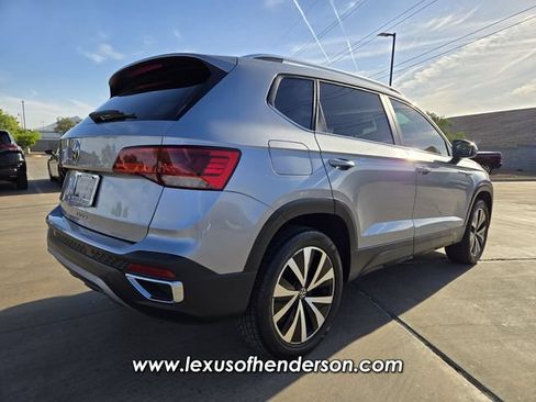 Used 2022 Volkswagen Taos SE FWD image 6