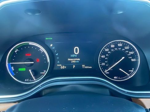 Used 2019 Toyota Avalon Limited image 24