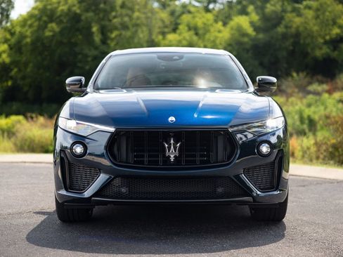 Used 2024 Maserati Levante Trofeo AWD/4WD image 10