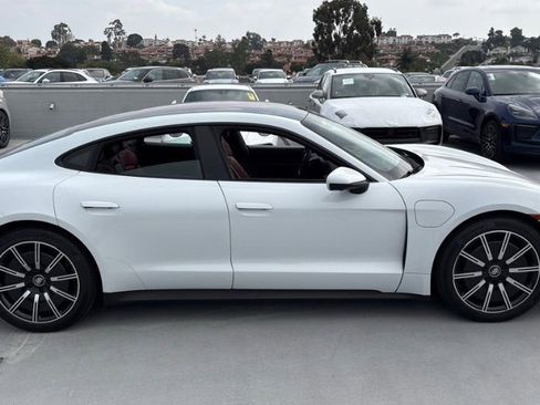 Used 2021 Porsche Taycan image 4