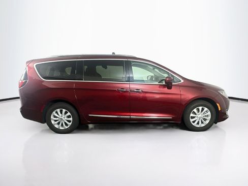 Used 2019 Chrysler Pacifica Touring-L w/ Advanced Safetytec Group FWD image 10