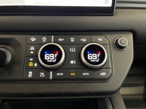 Used 2025 Land Rover Defender 110 X-Dynamic SE image 34
