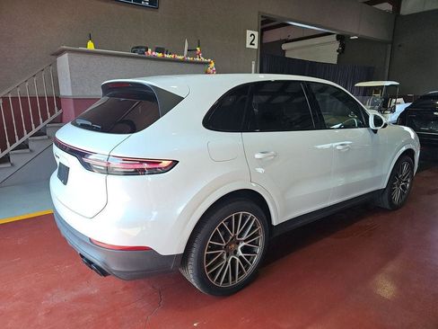 Used 2023 Porsche Cayenne Platinum Edition AWD/4WD image 2