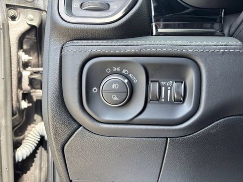 Used 2025 RAM 2500 Limited AWD/4WD image 31