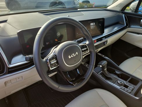 Certified 2025 Kia Sorento S w/ Panoramic Sunroof Package FWD image 21