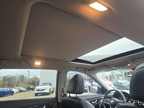 Used 2017 Nissan Rogue SL AWD/4WD image 28