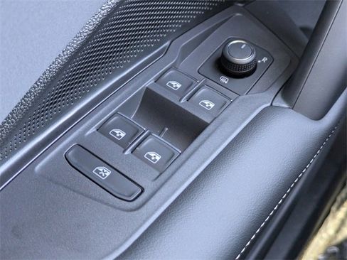 New 2026 Volkswagen Tiguan SE image 27