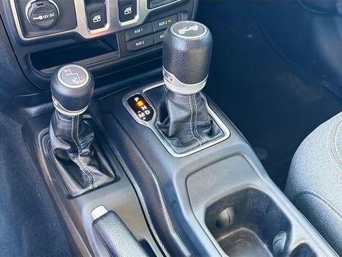 Used 2024 Jeep Wrangler Sport S image 27