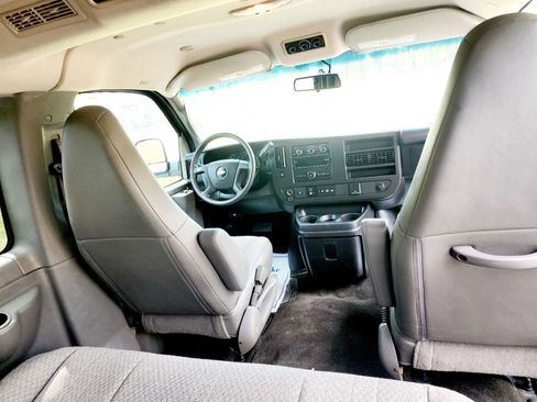 Used 2018 Chevrolet Express 2500 LT w/ LT Preferred Equipment Group image 33