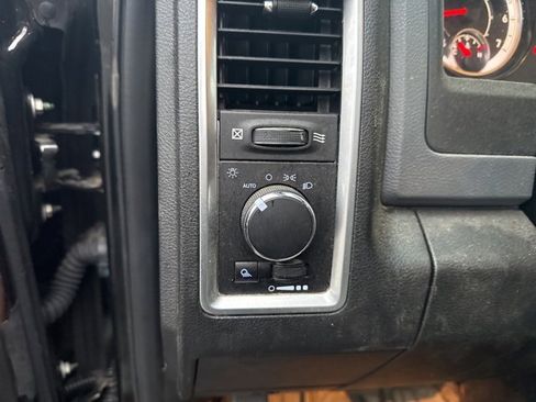 Used 2019 RAM 1500 Classic SLT image 15