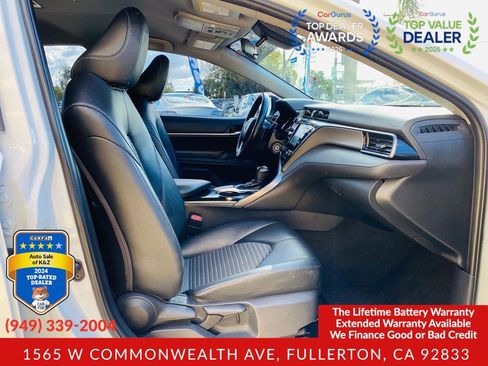 Used 2019 Toyota Camry SE FWD image 24