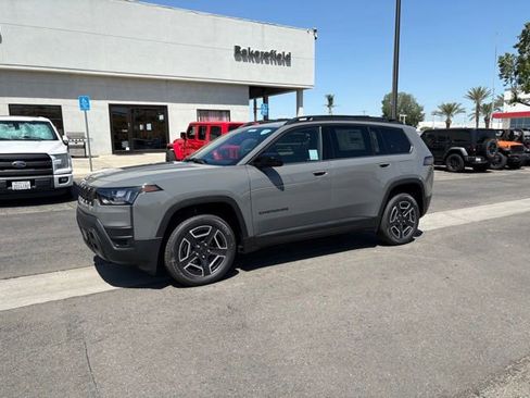 New 2026 Jeep Cherokee Laredo AWD/4WD image 1