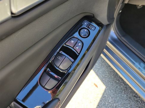 Used 2025 Nissan Altima 2.5 SR image 14