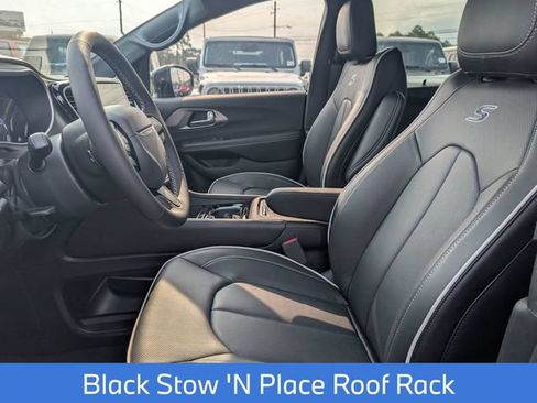 New 2027 Chrysler Pacifica Limited FWD image 16