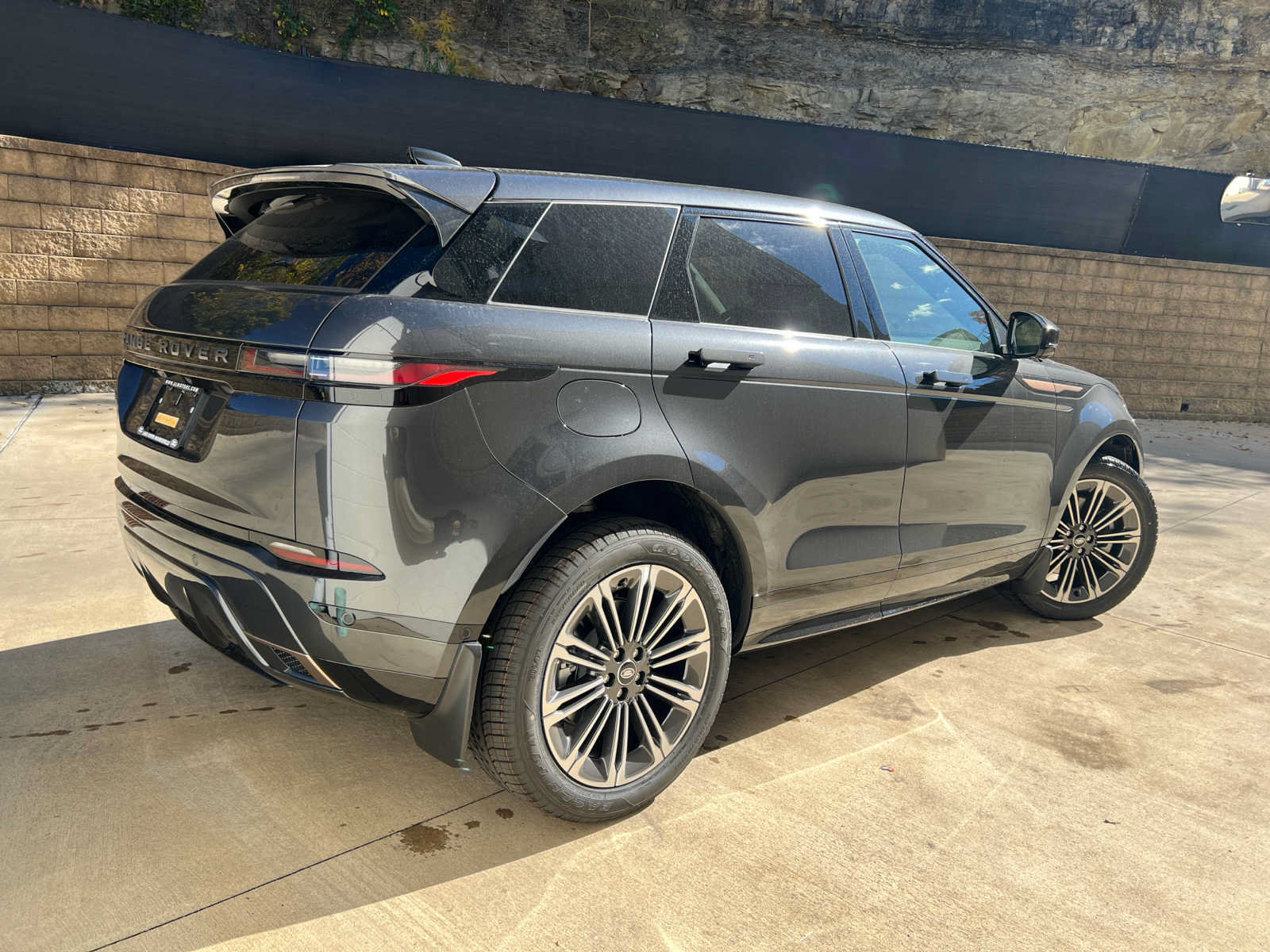 Used 2025 Land Rover Range Rover Evoque Dynamic SE AWD/4WD image 3