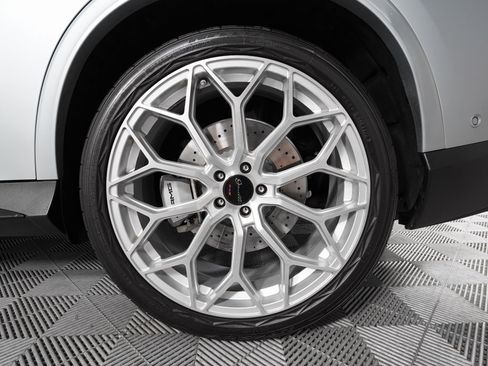 Used 2024 Mercedes-Benz GLC 43 AMG 4MATIC image 31