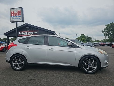 Used 2014 Ford Focus SE w/ Equipment Group 201A FWD image 2